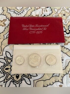 1776-1976 U.S. Bicentennial Silver Uncirculated 3-Coin Set Red Envelope